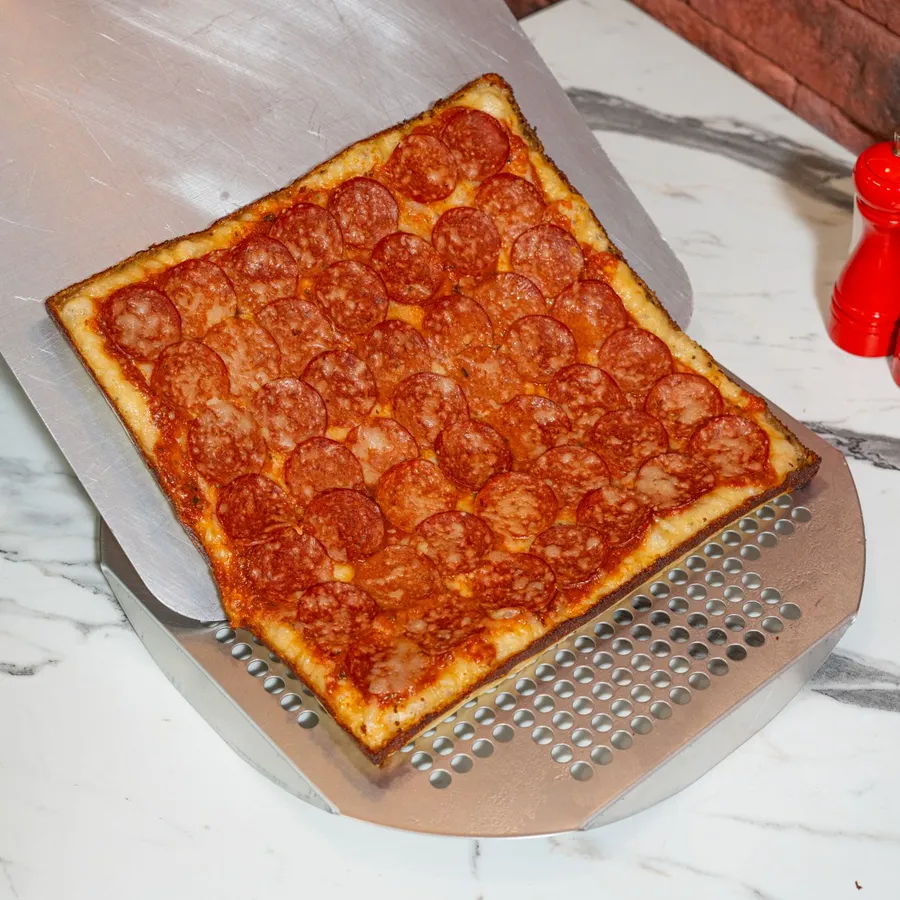 Pizza Deep‑Dish Classique